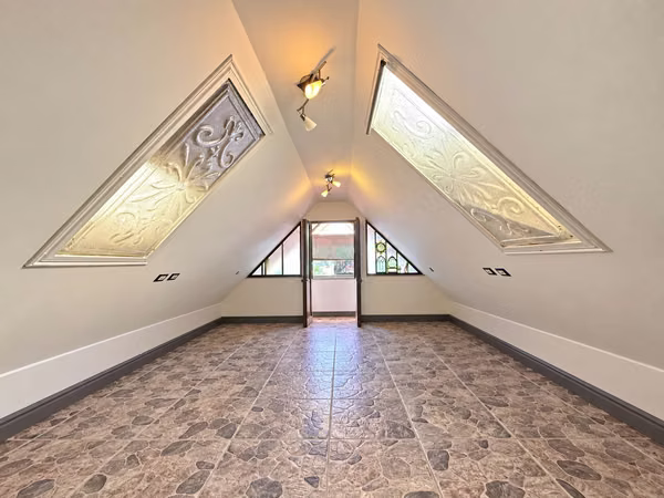 Venta de casa en El Prado de Curridabat 4Hab + Hab Servicio + 2 Oficina