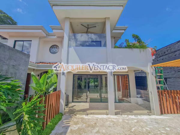 LUJOSA CASA DE 406 M2 CON PISCINA PROPIA EN JABONCILLOS ESCAZU