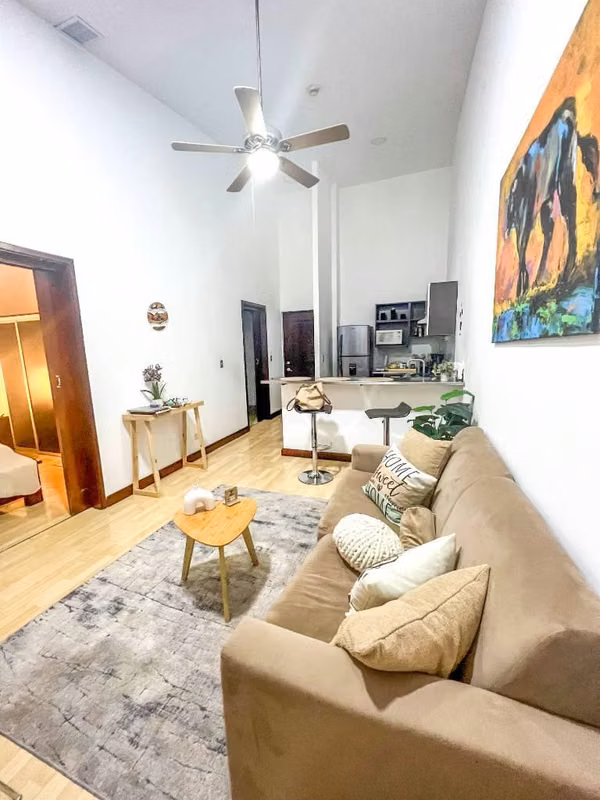 Alquiler de Apartamento en Avalon Santa Ana amoblado