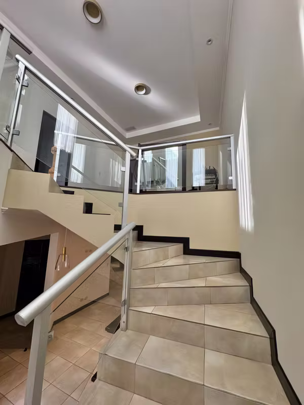 SE VENDE CASA CONDOMINIO LOMAS DE GRANADILLA REMODELADA