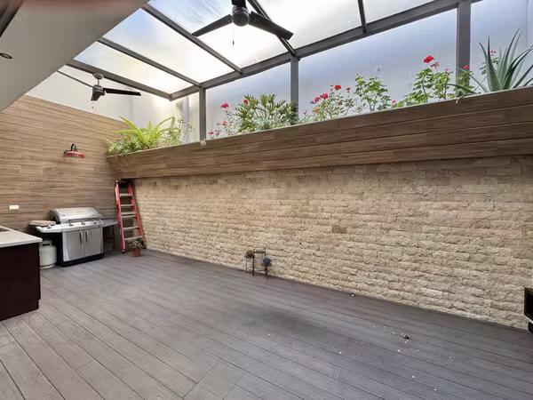 SE VENDE CASA CONDOMINIO LOMAS DE GRANADILLA REMODELADA