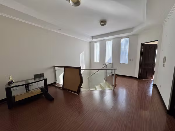 SE VENDE CASA CONDOMINIO LOMAS DE GRANADILLA REMODELADA