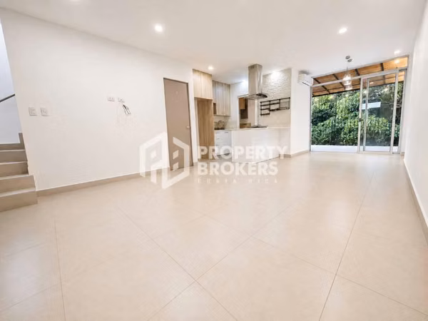 Alquiler de casa en Vistas de Santa Ana | 3 hab | Terraza