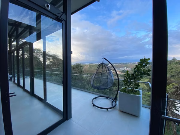 Alquiler apartamento amueblado con vista en Guachipelin Norte de Escazú