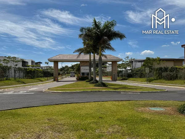 Lote en Venta en Condominio Las Mesetas, Hacienda Los Reyes | 313 m², Plano y Sin Vecino Atrás