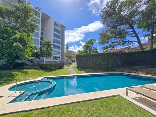 Apartamento en 1er nivel con terraza grande en Bello Horizonte Escazú