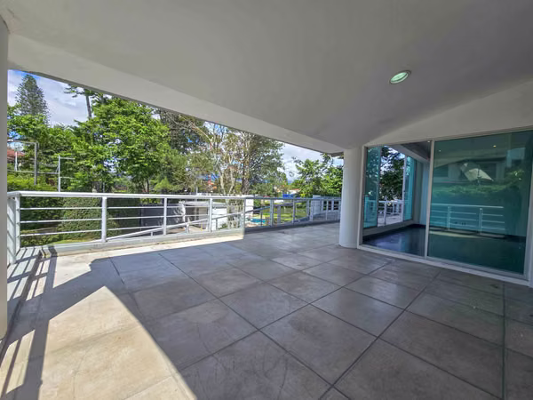 Apartamento en 1er nivel con terraza grande en Bello Horizonte Escazú