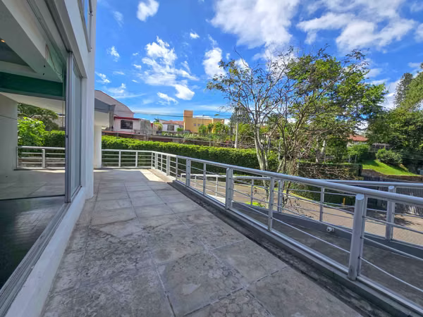 Apartamento en 1er nivel con terraza grande en Bello Horizonte Escazú