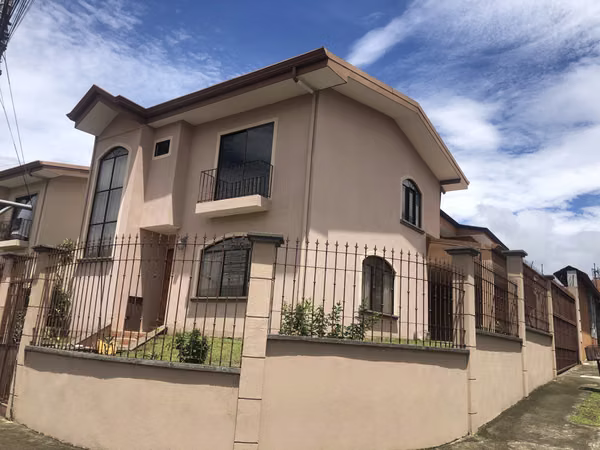 Alquilo casa  4 Habitaciones, independiente, Lomas de Ayarco DISPONIBLE PARA 15 SETIEMBRE