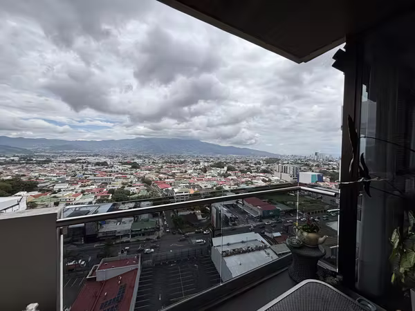 Venta de apartamento en piso alto, Condominio Nest Freses, Curridabat