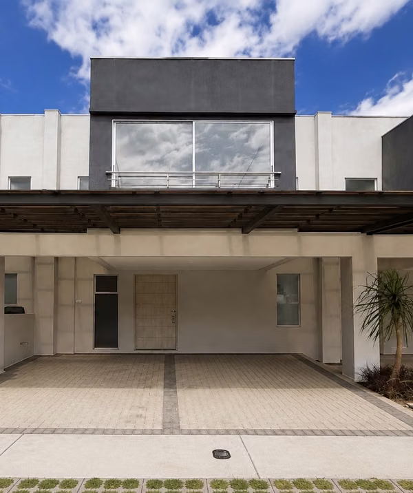 SE ALQUILA CASA EN CONDOMINIO AYARCO BOULEVARD – CURRIDABAT