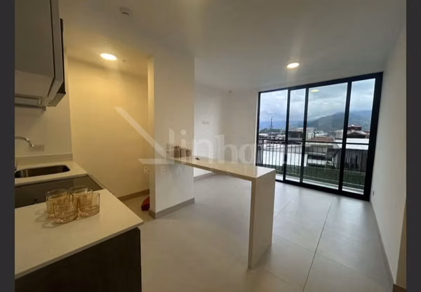 Alquiler de apartamento nuevo con línea blanca en torre en Paso Ancho
