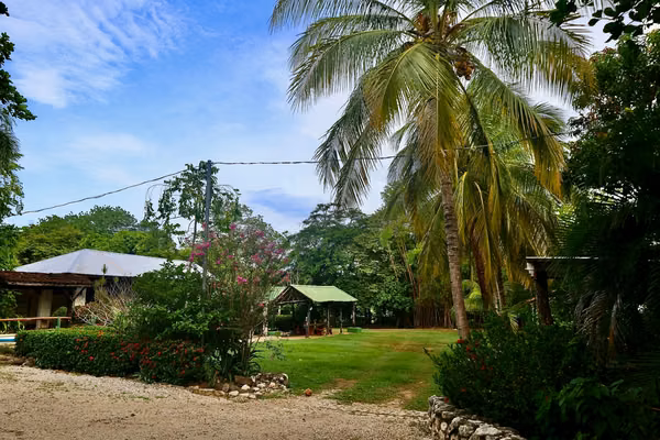 Propiedad de 3.146,77 m² con Casa y Camping