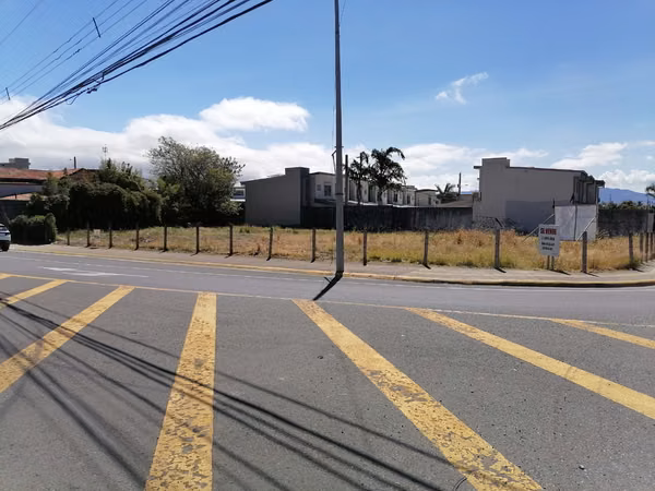*Venta de lote con uso de suelo mixto en San Pablo de Heredia.