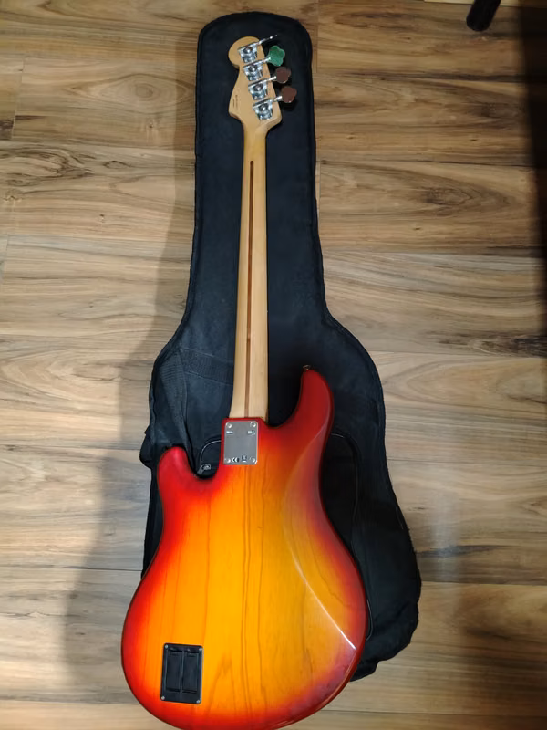 Bajo Fender Dimensión Bass