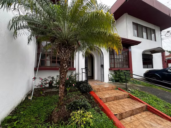 Se alquila apartamento en Sabana Norte.