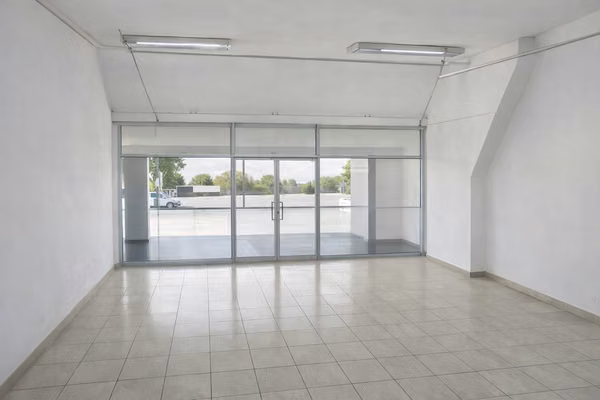 Se alquila local comercial en Escazú, Fuente del Obelisco.