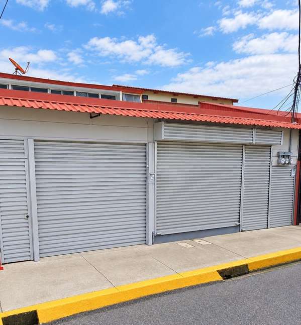 Oportunidad de inversión en Heredia Centro: casa, local comercial y apartamento