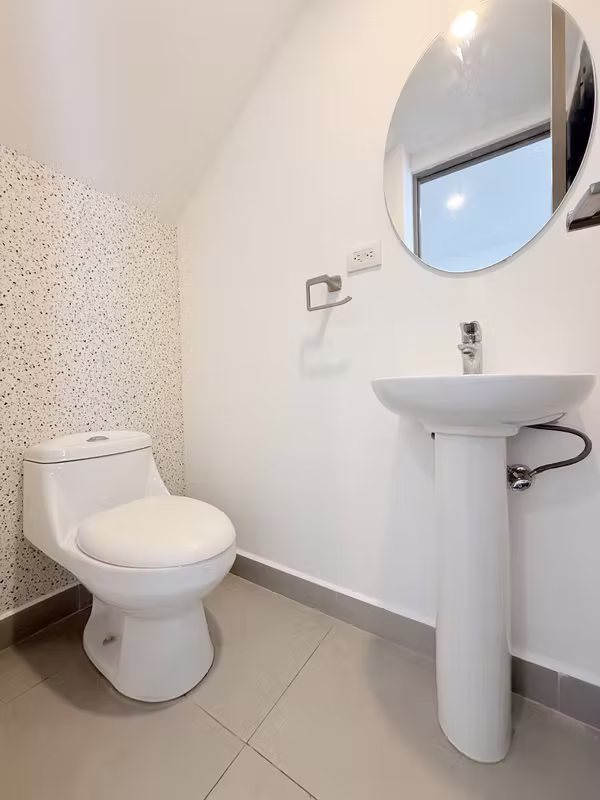 Alquiler de hermosa casa con línea blanca
