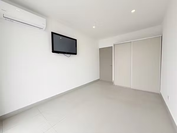 Alquiler de hermosa casa con línea blanca