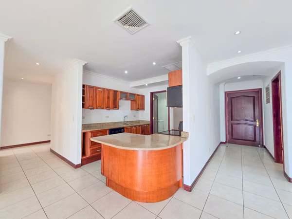 Apartamento de 219 m2 de 3 habit. + oficina y vista en San Rafael Escazú
