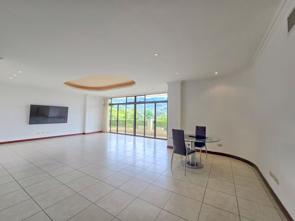 Apartamento de 219 m2 de 3 habit. + oficina y vista en San Rafael Escazú