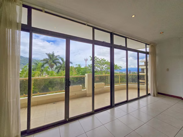 Apartamento de 219 m2 de 3 habit. + oficina y vista en San Rafael Escazú