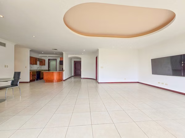 Apartamento de 219 m2 de 3 habit. + oficina y vista en San Rafael Escazú