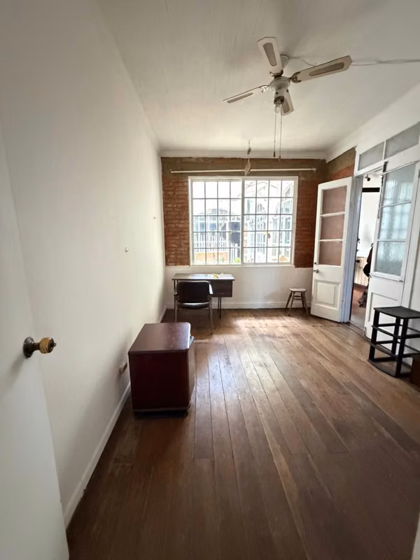 SPACIOUS ROOM WITH PRIVATE BATHROOM | Female Tenant | Barrio Amón | 175,000
