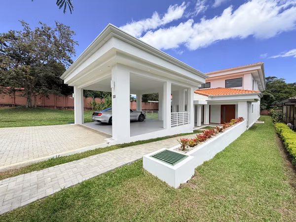 ALQUILER CASA DE LUJO EN LA GUACIMA