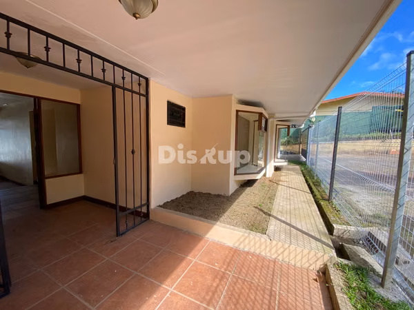 Alquiler de amplia casa de 1 planta, 4 habitaciones. San Ramón (Tres Ríos)