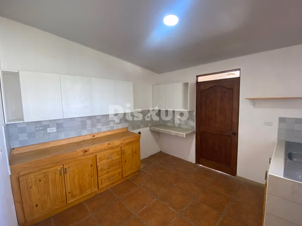 Alquiler de amplia casa de 1 planta, 4 habitaciones. San Ramón (Tres Ríos)