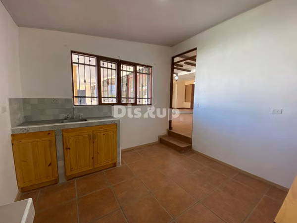 Alquiler de amplia casa de 1 planta, 4 habitaciones. San Ramón (Tres Ríos)