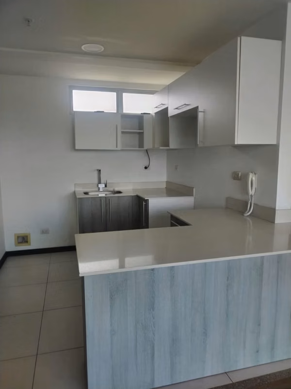 Venta de apartamento de 3 habitaciones en Torre en Sabana Sur, San José
