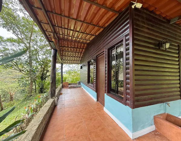 Finca con Cabaña Nueva en Bajos del Toro – Terreno de 2.000 m²