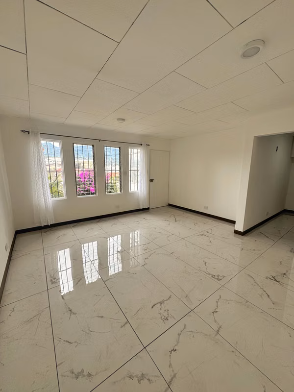 Apartamento amplio, totalmente remodelado en Rohrmoser! P206