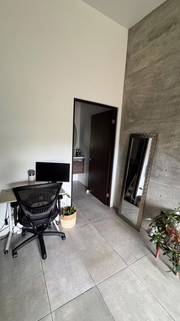 ¡SE VENDE CASA MODERNA EN BARVA DE HEREDIA!