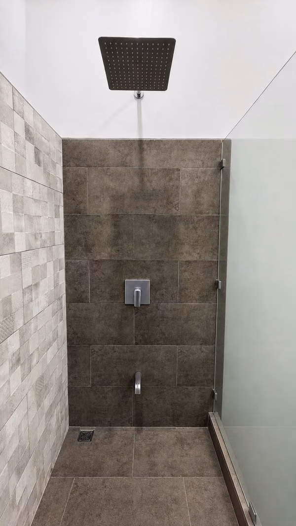 ¡SE VENDE CASA MODERNA EN BARVA DE HEREDIA!