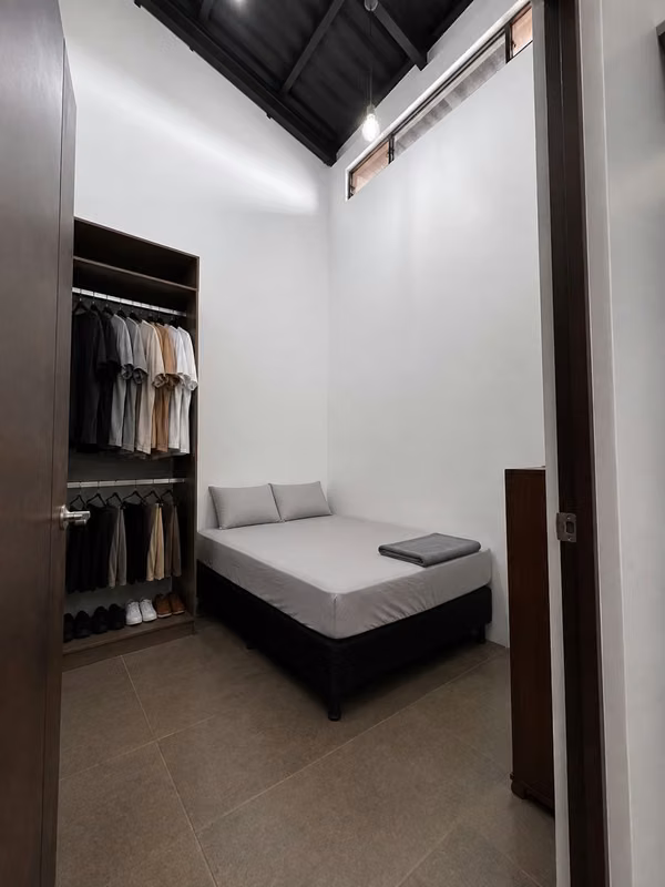 ¡SE VENDE CASA MODERNA EN BARVA DE HEREDIA!