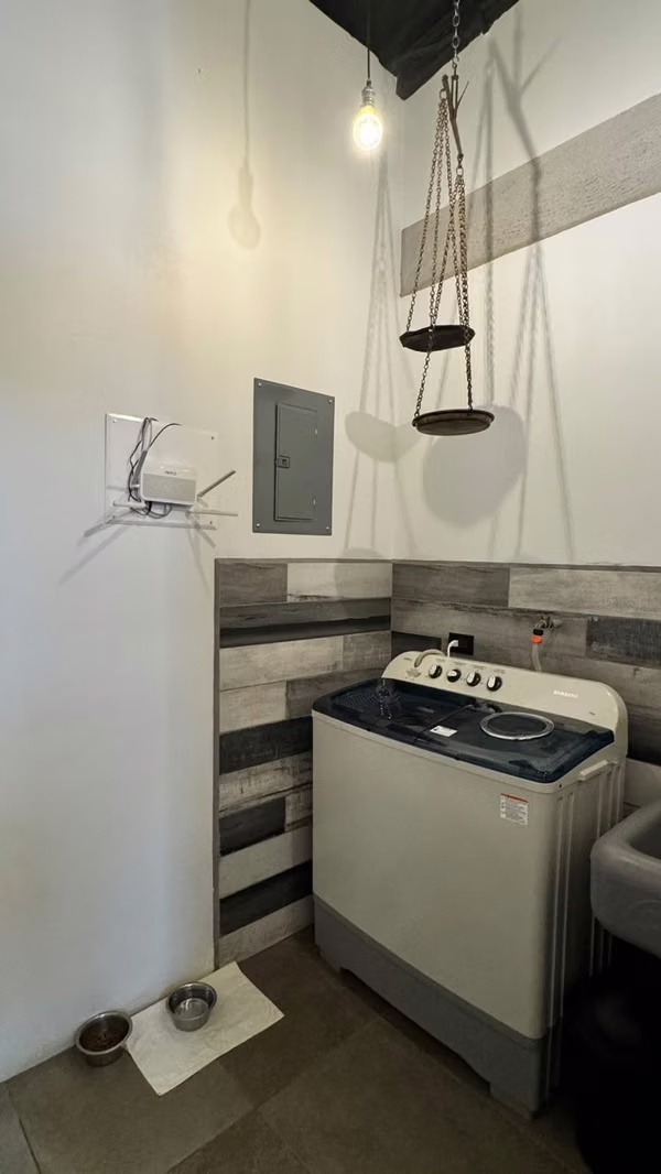 ¡SE VENDE CASA MODERNA EN BARVA DE HEREDIA!
