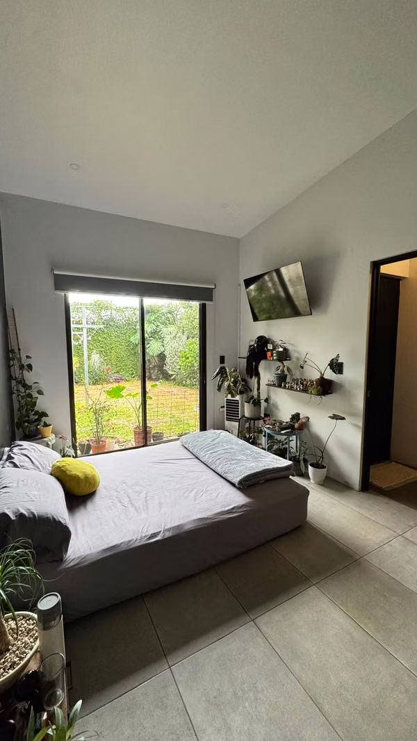 ¡SE VENDE CASA MODERNA EN BARVA DE HEREDIA!