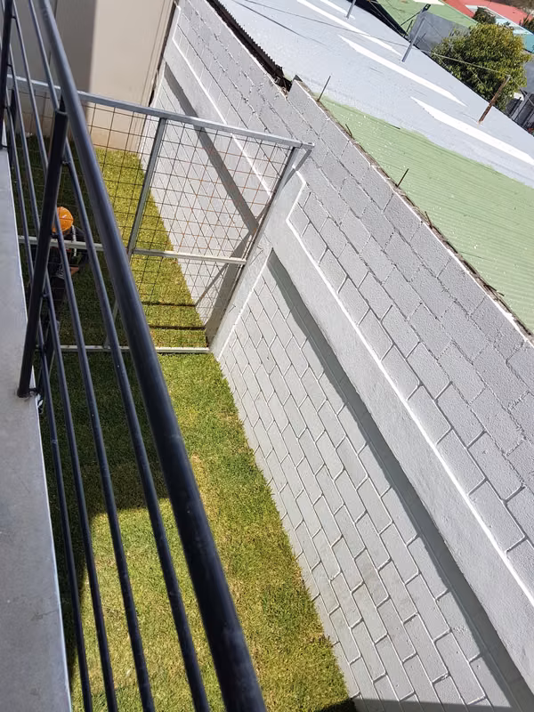 Apto en 2 da planta, ideal para una persona sola.  Muy tranquilo y seguro.