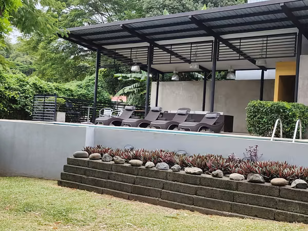 Loft amueblado en venta en Brasil de Santa Ana: Un oasis de diseño y calma (ref : 104)