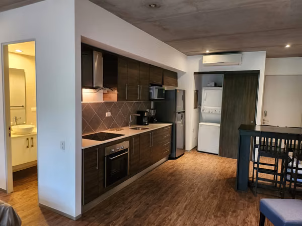 Loft amueblado en venta en Brasil de Santa Ana: Un oasis de diseño y calma (ref : 104)