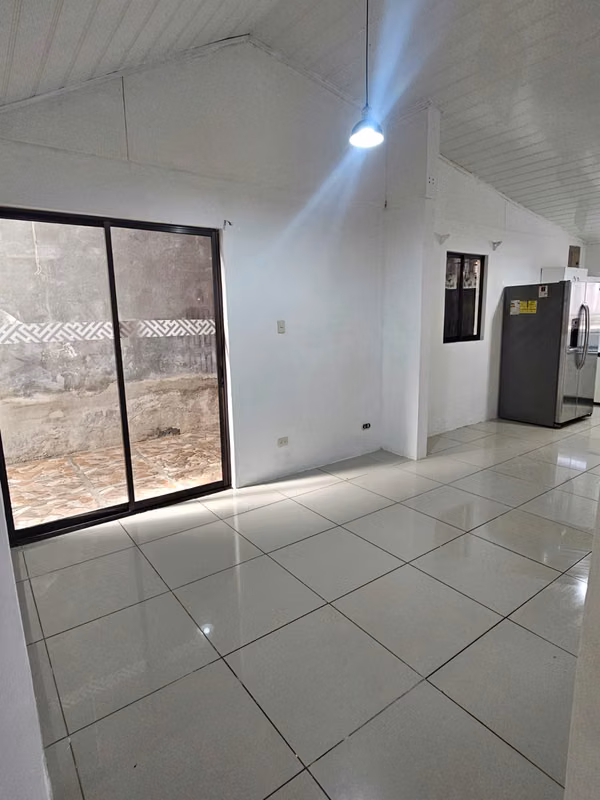 OPORTUNIDAD EN VENTA Casa en la Trinidad de Moravia Zona Segura