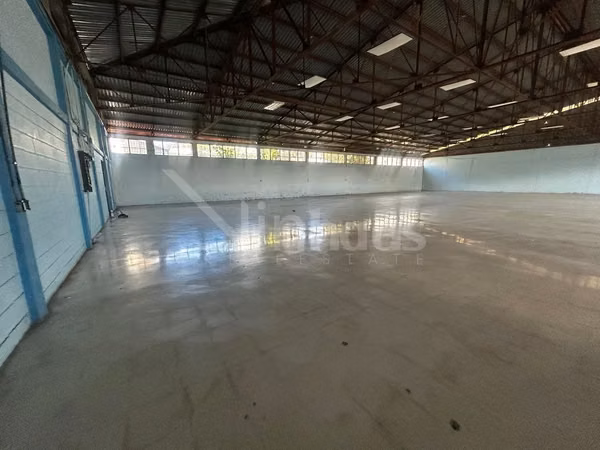 Amplia Bodega en Desamparados en Venta