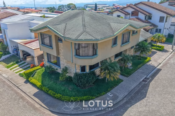 Casa Esquinera en Condominio Lomas de Granadilla, Curridabat, Cód. AJ066