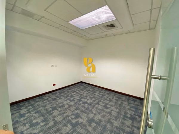 Alquiler de oficina u local de 300m2 en Escazú. Excelente ubicación