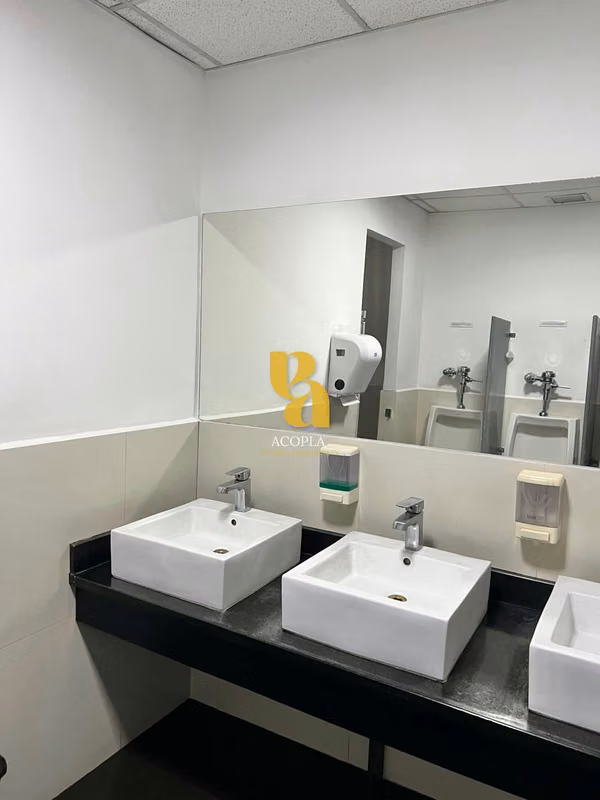 Alquiler de oficina u local de 300m2 en Escazú. Excelente ubicación