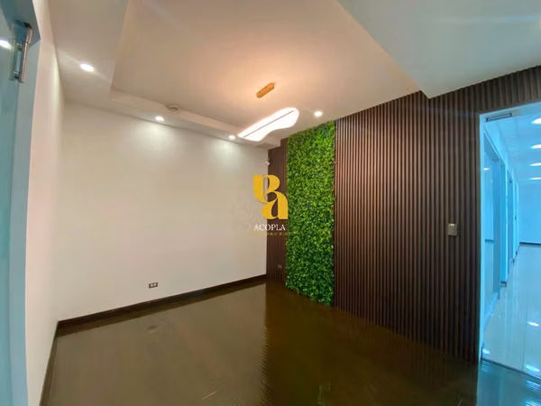 Alquiler de oficina u local de 300m2 en Escazú. Excelente ubicación